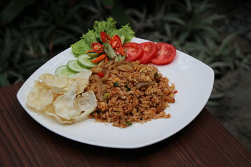 fried rice with chicken and cracker