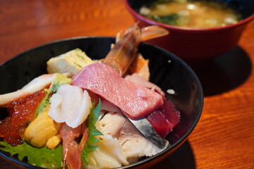 海鮮丼（特上）