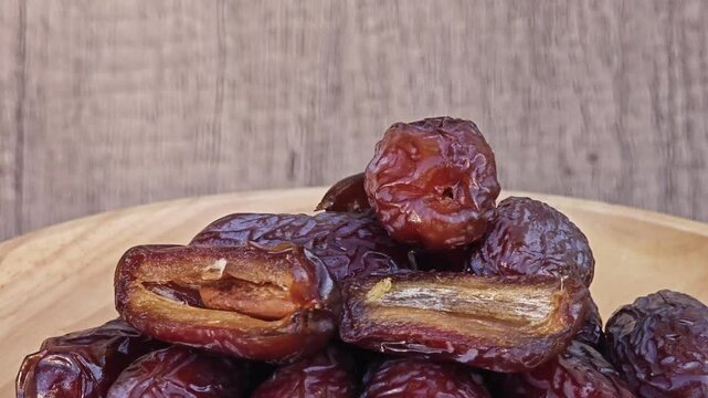 dried fruits from date palm 