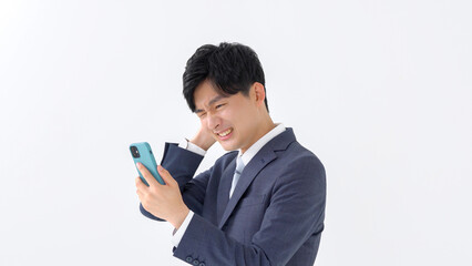 男性　スマートフォン