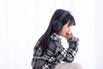 考える子供