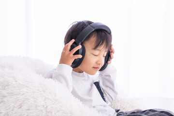 音楽を楽しむ子供