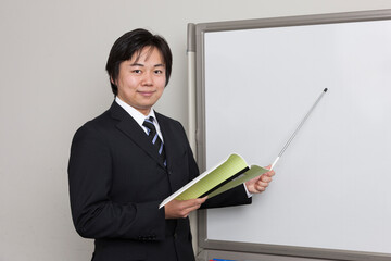 講師