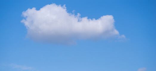 見上げると綺麗な空