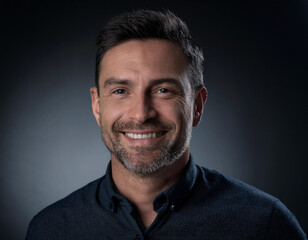 Obraz premium Smiling Hispanic Man Headshot in Studio