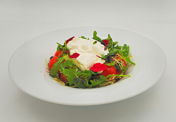 Gemischter salat mit Burrata