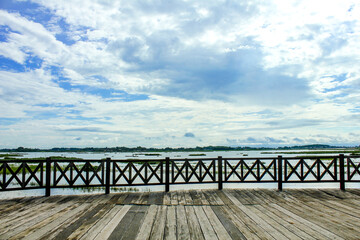 Obraz premium Very interesting photo spot of wooden bridge with dam and blue sky background