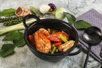 Prawn with asparagus and spices