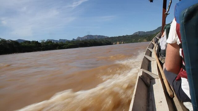 Boot auf dem Rio Alto Beni, Fluss bei Rurrenabaque, Bolivien