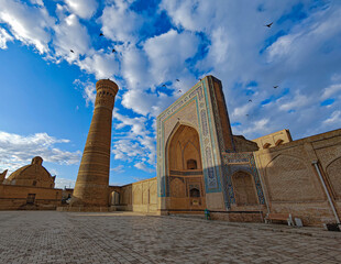 Kalon Madrasah, minaret