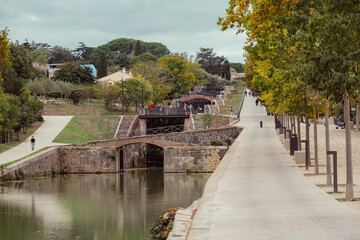 Vue de la succession d'&eacute;cluses