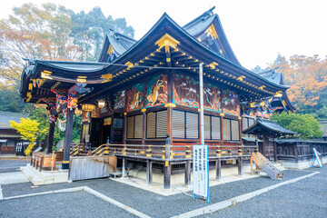 秋の霧のかかる秩父神社　埼玉県秩父市　Chichibu Shrine covered in autumn mist....