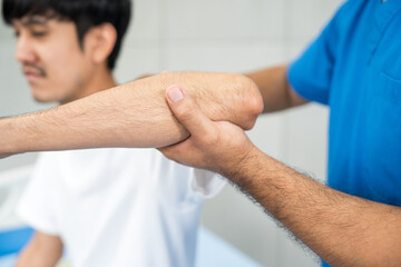 Obraz premium Physical therapy. Male Nurse aids young man in recovering from spine injury and providing orthopedic massage Orthopedic healthcare and chiropractor with person for physical therapy rehabilitation