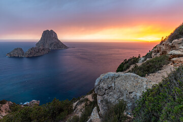 Es Vedra Felsen auf Ibiza bei Sonnenuntergang