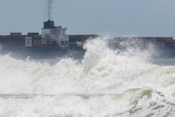 Dia de surf na Praia Brava