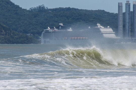 Dia de surf na Praia Brava