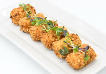 Croquetas tipicas españolas rellenas de marisco