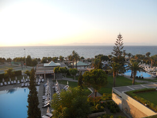 Obraz premium Coastal resort with sunset views