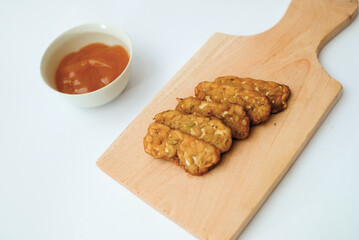 Delicious fried tempeh or fried tempeh is ready to eat, with a white background.
