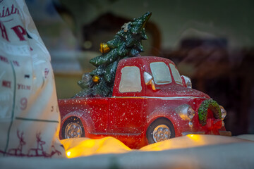 Christmas decorations in the window. car with Christmas tree, Christmas lights.