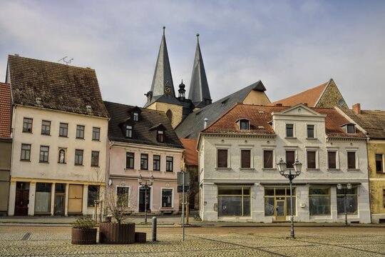 calbe saale, deutschland - stadtpanorama mit t&uuml;rmen der stephani-kirche