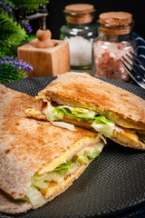 Tortilla multigrain with omelette, lettuce and ham.