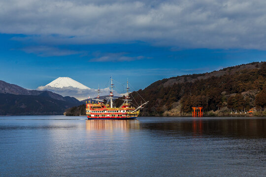 boat on the lake 