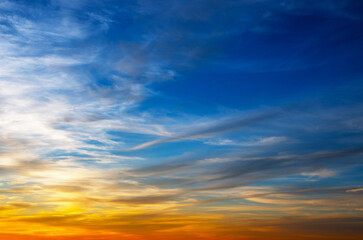 Obraz premium Vivid sky illuminated by the sunset