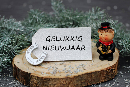 Nieuwjaarswenskaart: schoorsteenveger met hoefijzer en de tekst Gelukkig Nieuwjaar.