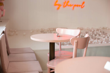 Charming café with pink décor