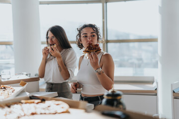 A group of diverse business coworkers enjoying a casual office lunch break with pizza. The relaxed atmosphere encourages teamwork and informal discussions, fostering a collaborative work environment.