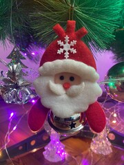 Obraz premium Papá Noel decoración de arbolito de navidad