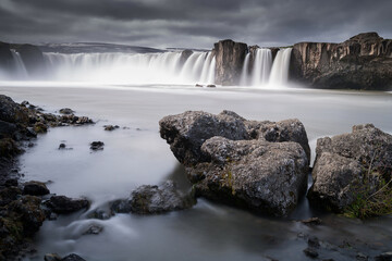 Obraz premium Godafoss in iceland at a cloudy day