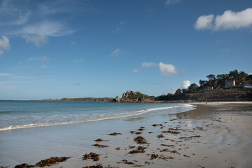 La plage Trestrignel de Perros-Guirec en Bretagne - France