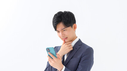 男性　スマートフォン