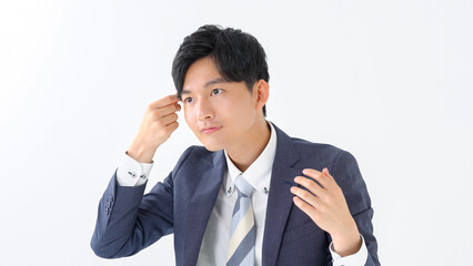 ヘアセットをするビジネスマン