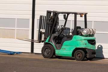 forklift truck by a warehouse