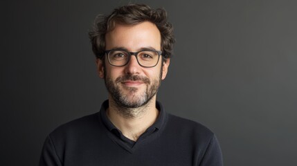 Obraz premium Close-up Portrait of a Man with Glasses