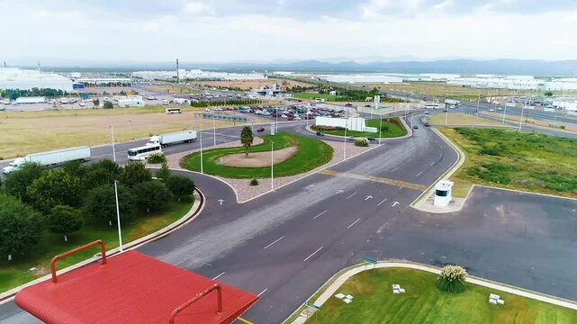Vista a&eacute;rea de un parque industrial con zonas verdes