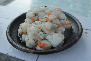 raw clams in traditional market