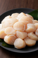帆立の貝柱　Scallop adductor muscle served on a plate