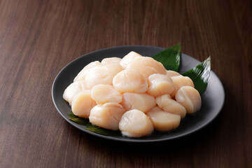 帆立の貝柱　Scallop adductor muscle served on a plate