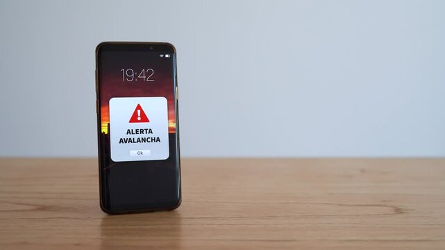New emergency notification in Spanish "Alerta avalancha" meaning "Avalanche Alert" on the smartphone