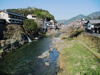 宮ケ瀬橋から見る山頂の城と吉田川の町並み【郡上八幡】日本岐阜県郡上市