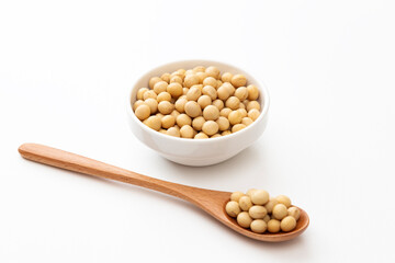 白背景に大豆