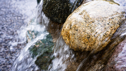 勢いよく水流の様子