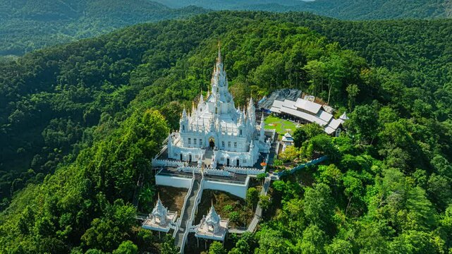 The metal castle pagoda, one of the tourist attractions in Chiang Mai at Wat Aranyawas, is Phra That Si Mueang Pong, which is considered the 2nd metal castle in Thailand and the 4th in the world.
