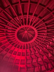 Kopuła hali stulecia we Wrocławiu, od środka