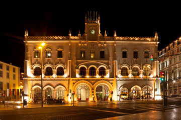 Naklejka premium Neo-manueline facade of Rossio railway station, Lisbon, at night