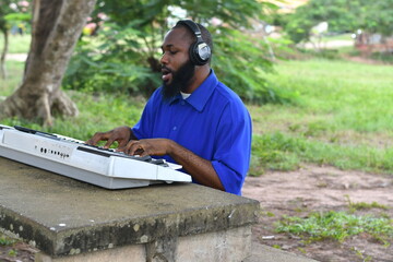 Obraz premium handsome Man plays the piano outdoor